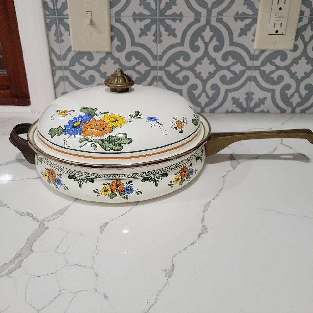 Villeroy & Boch Alt Amsterdam Germany 10 1/4" Metal/Enamel Skillet with Lid